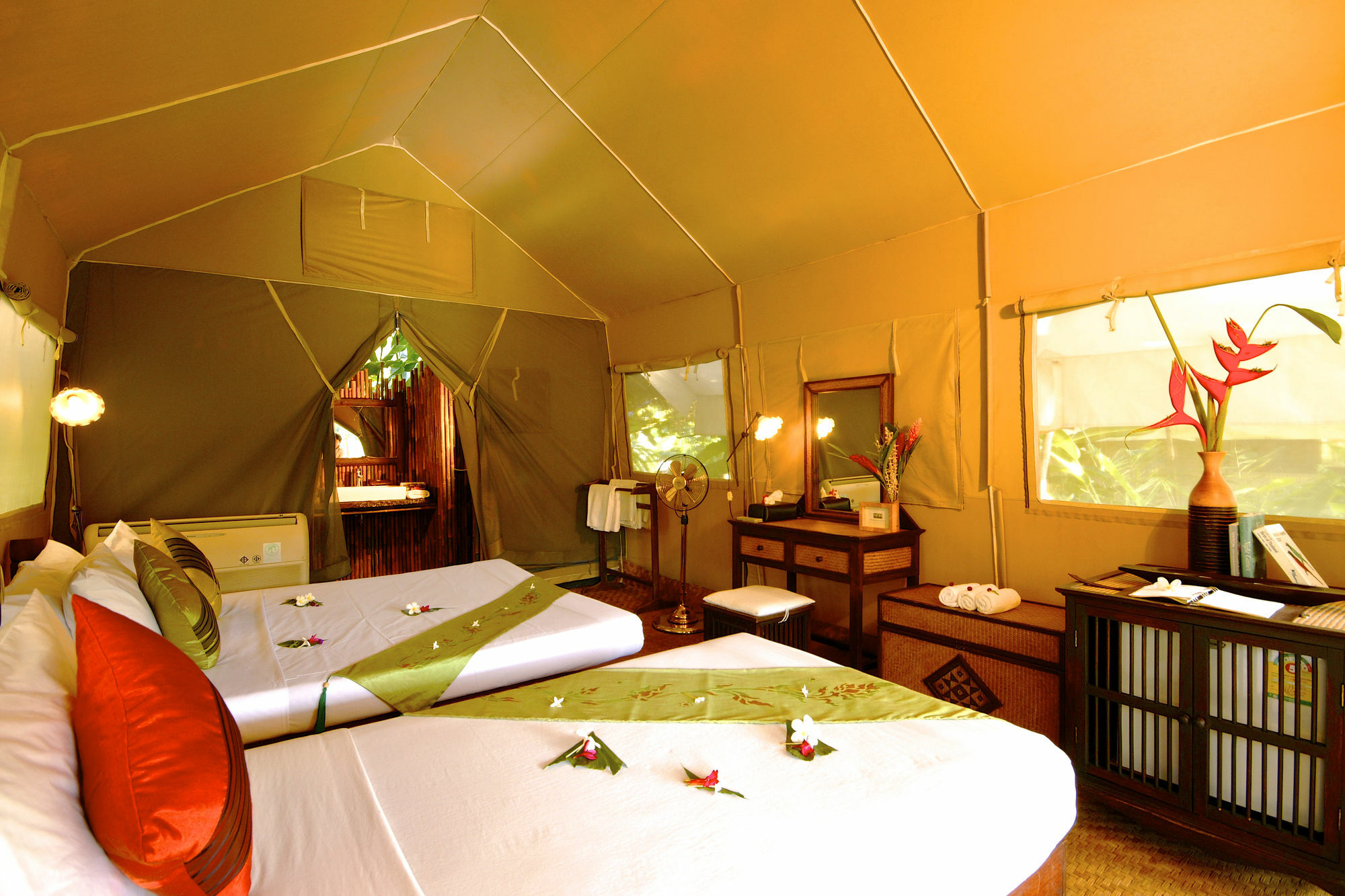 Ban Huai Maenam Noi Hintok River Camp מראה חיצוני תמונה
