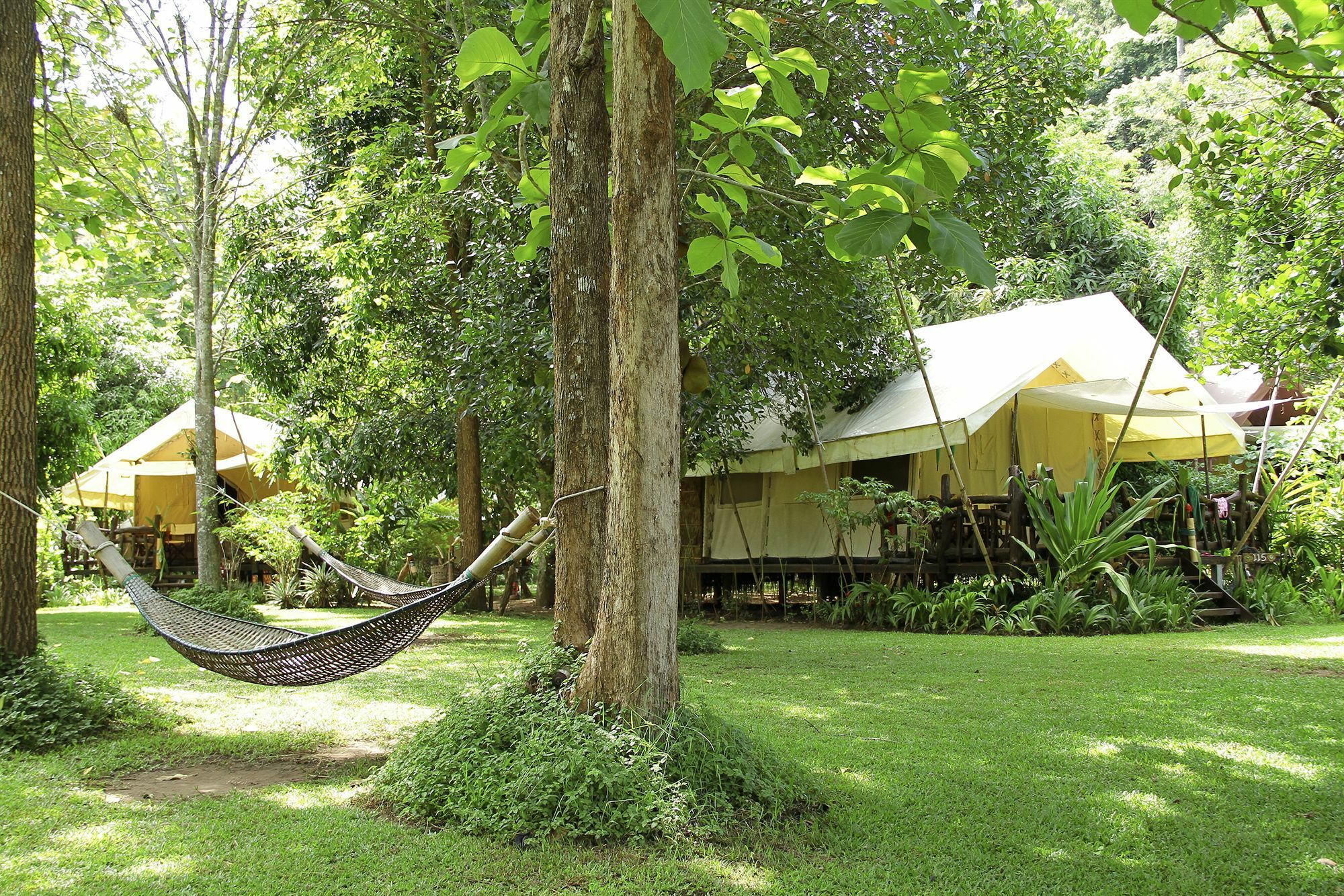 Ban Huai Maenam Noi Hintok River Camp מראה חיצוני תמונה