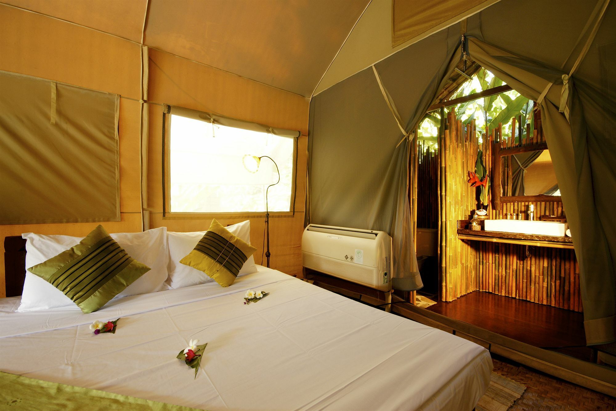 Ban Huai Maenam Noi Hintok River Camp מראה חיצוני תמונה
