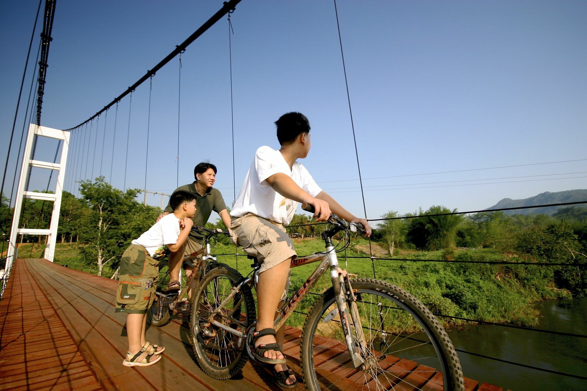 Ban Huai Maenam Noi Hintok River Camp מראה חיצוני תמונה